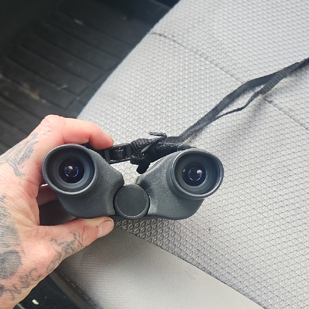 Olympus Black Binoculars with Case - Picture 4 of 7